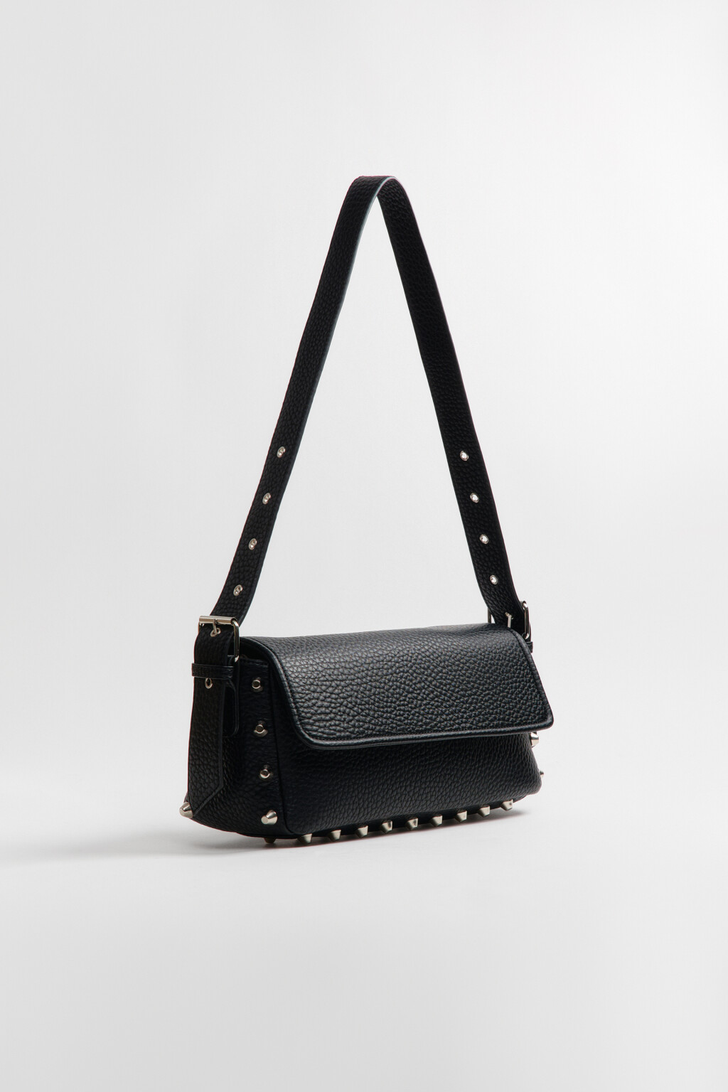 Сумка на плечо с декором из шипов - цвет черный - 5