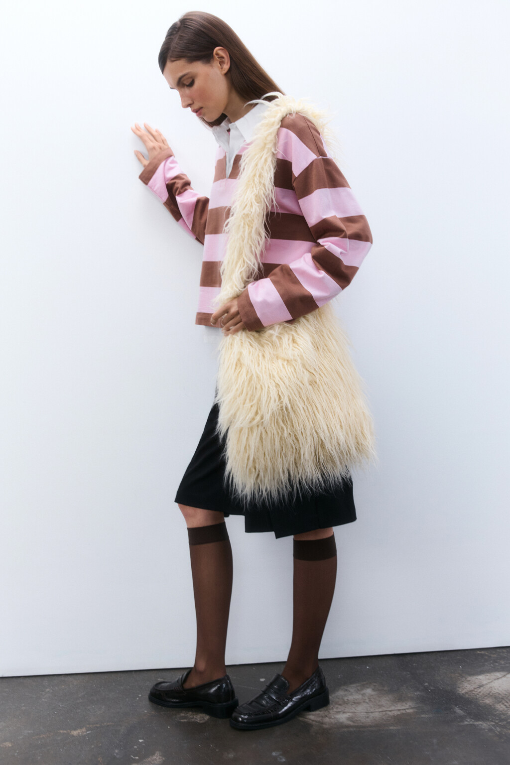 Сумка текстильная с длинным ворсом - цвет бежевый - 2