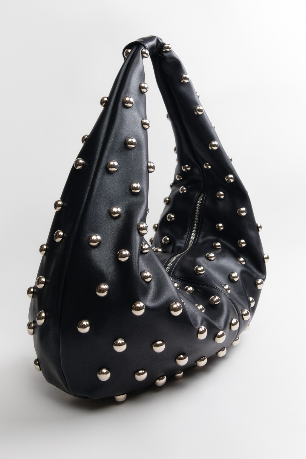 Сумка-хобо с металлическим декором - цвет черный - 5