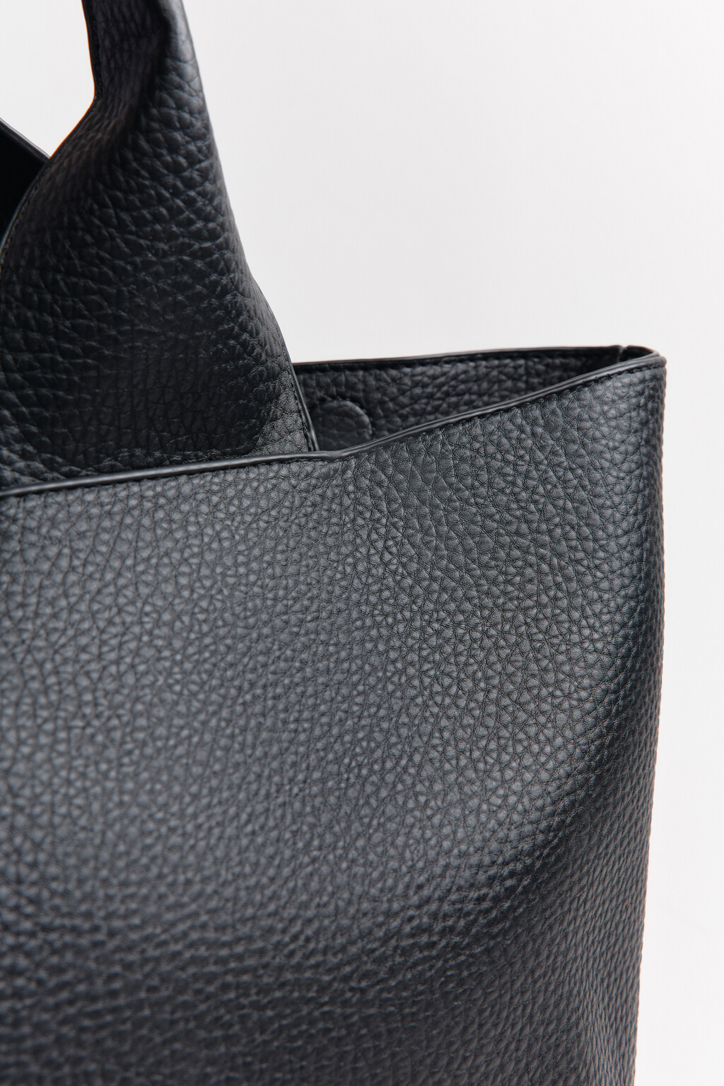 Сумка на плечо в форме трапеции - цвет черный - 7