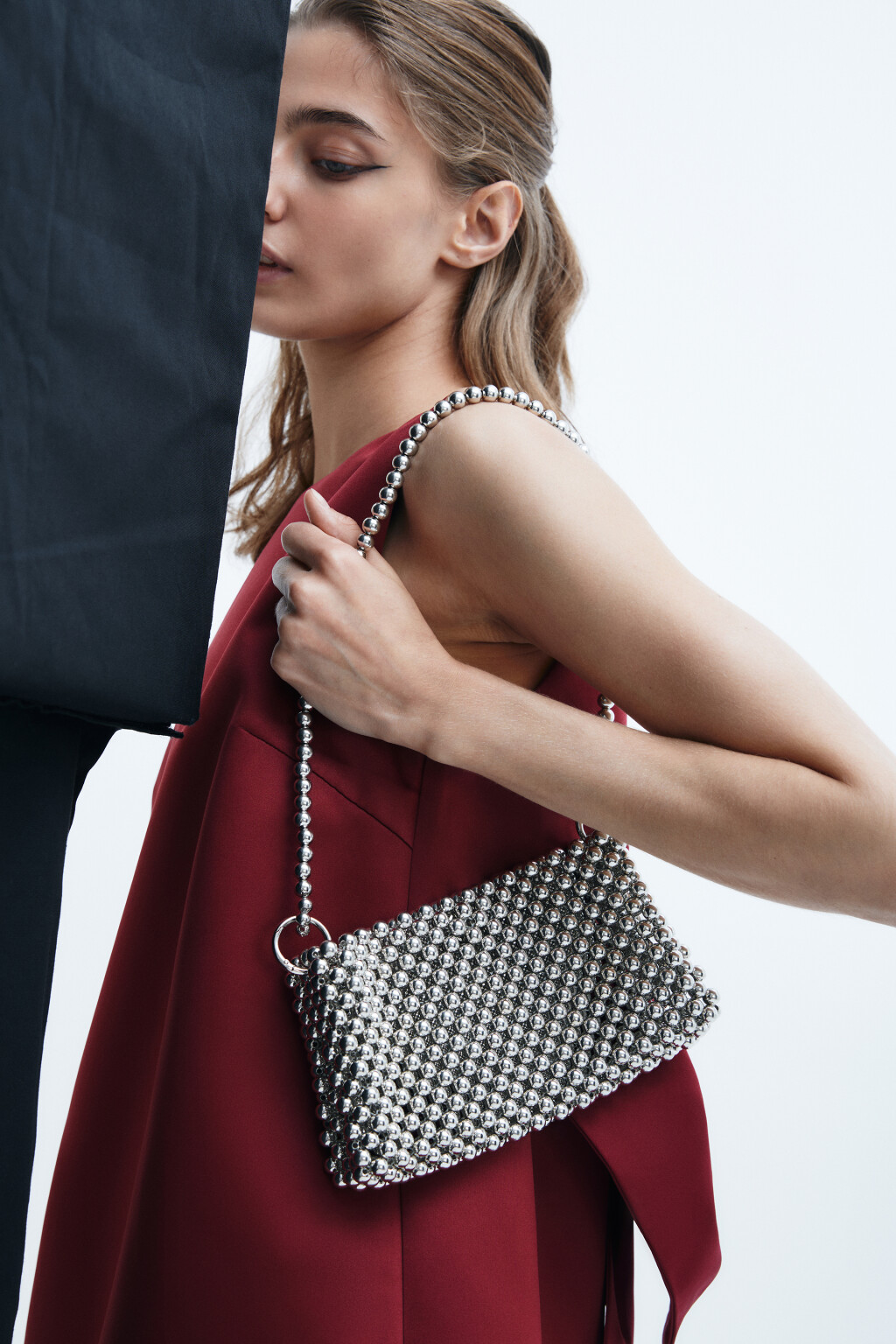 Сумка-клатч из серебристых бусин - цвет серый - 2