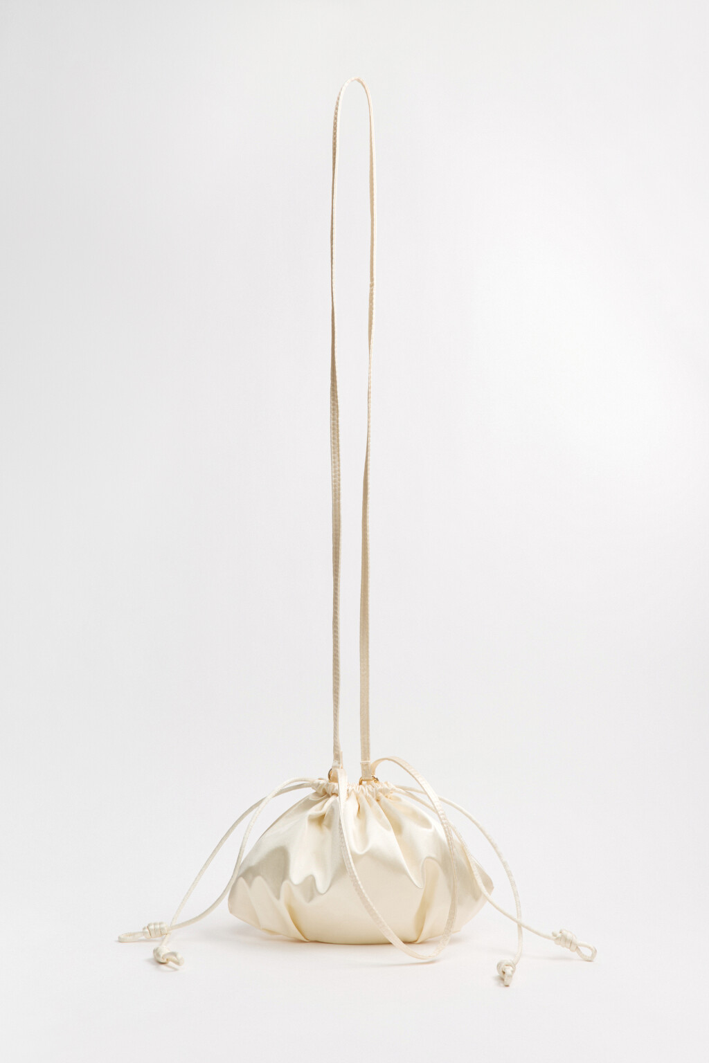 Сумка-кисет атласная на завязках - цвет молочный - 3