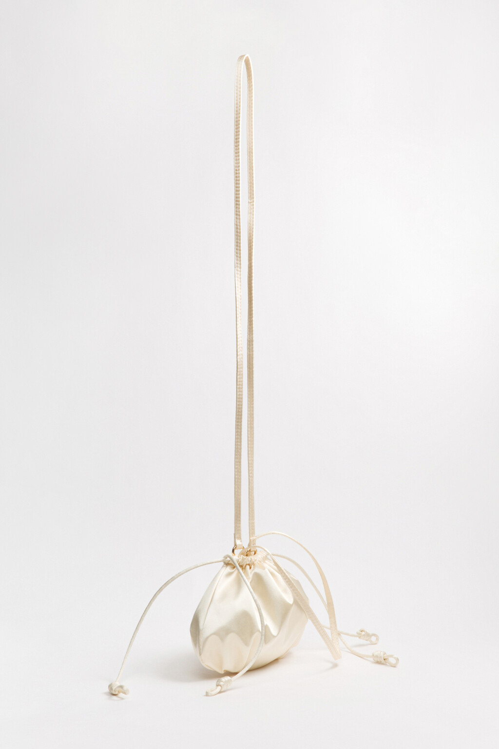 Сумка-кисет атласная на завязках - цвет молочный - 4