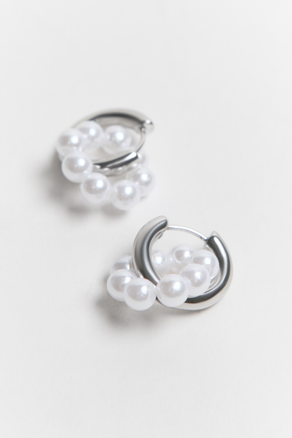 Серьги-конго с жемчужным бисером - цвет серый - 2