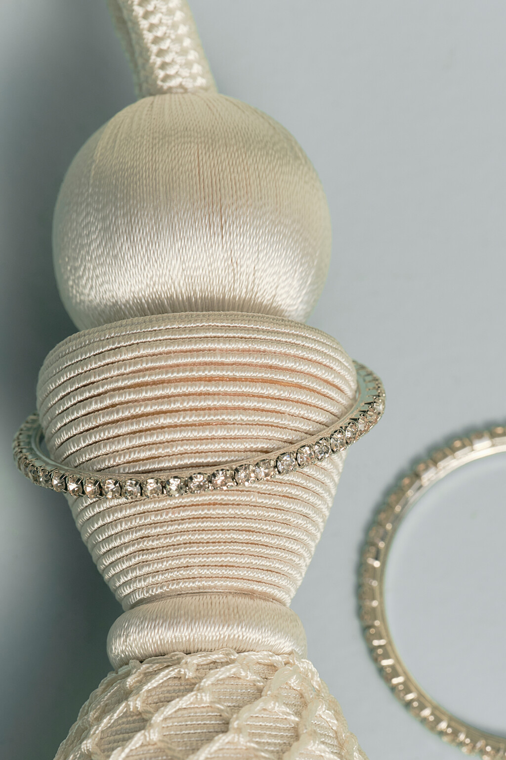 Серьги-кольца со стразами - цвет серый - 1