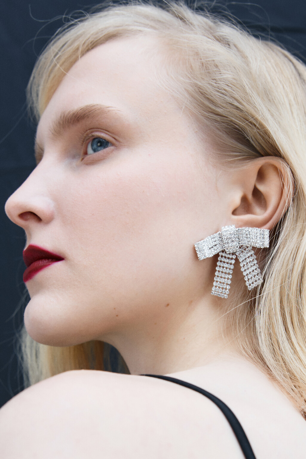 Серьги-банты со стразами - цвет серый - 1