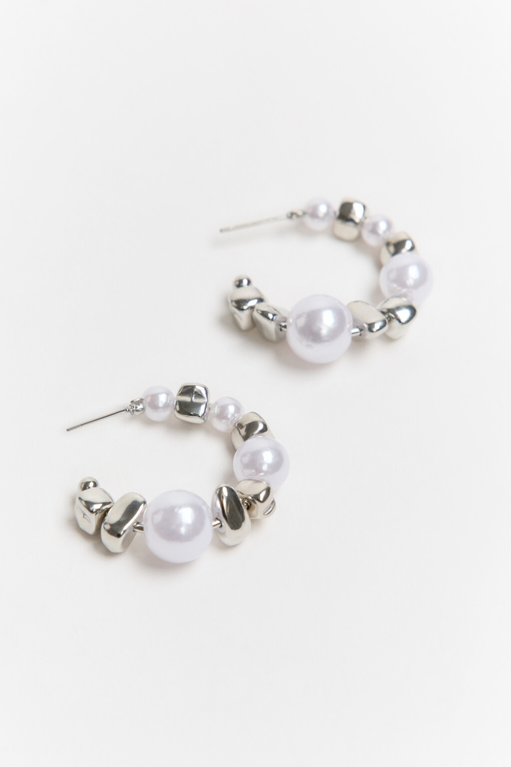 Серьги-полукольца с бусинами - цвет серый - 2