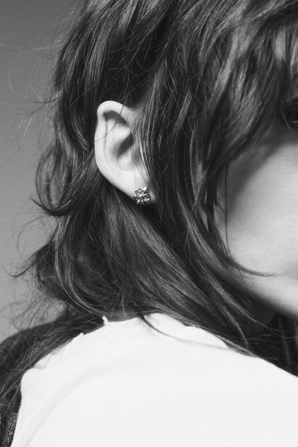 Серьги в виде геральдической лилии - цвет серый - 3