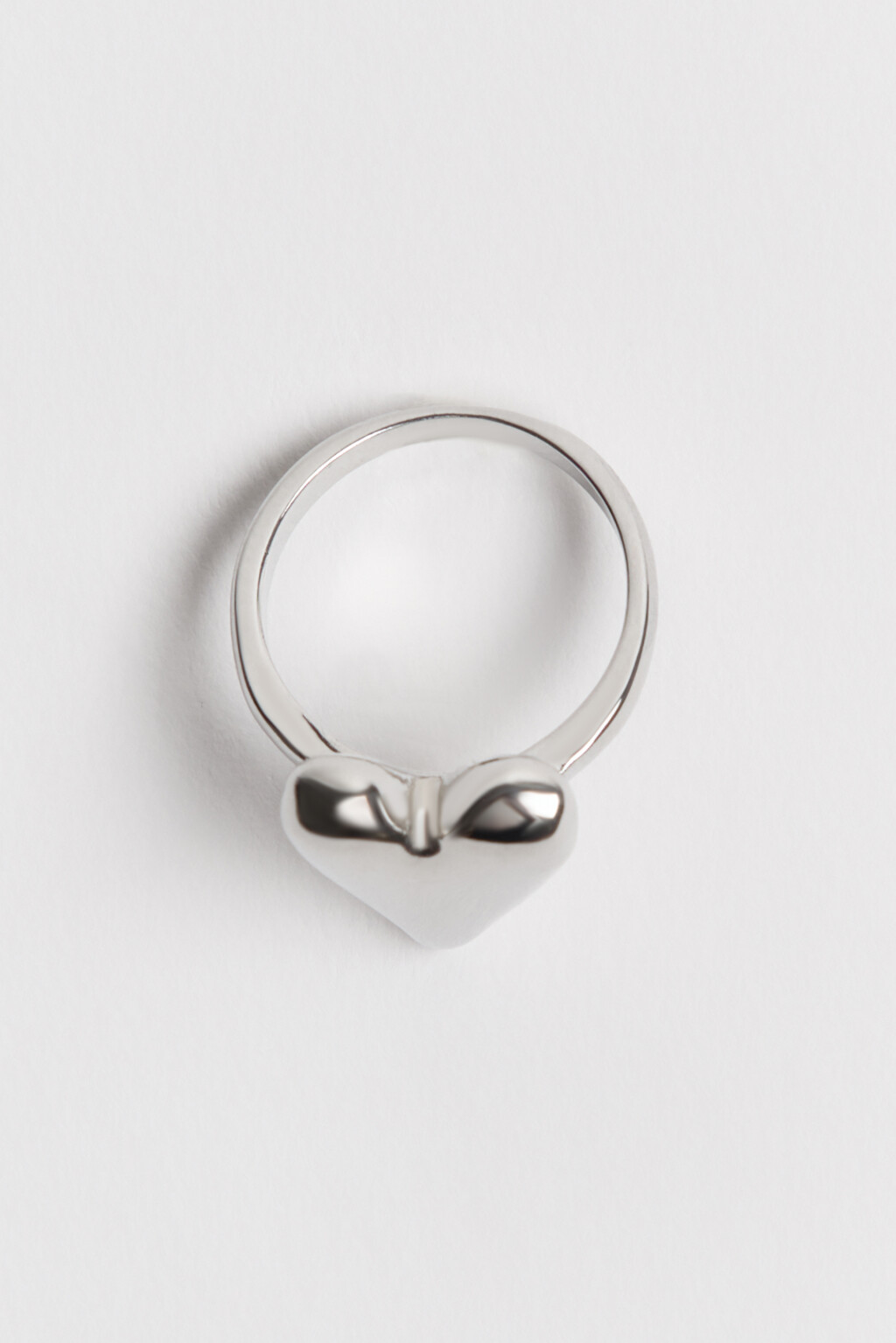 Кольцо гладкое с сердечком - цвет серый - 2