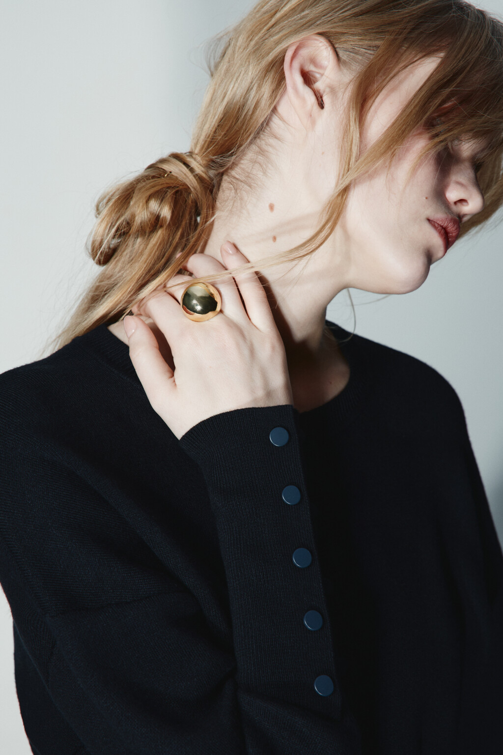 Кольцо с объемным декором - цвет желтый - 2