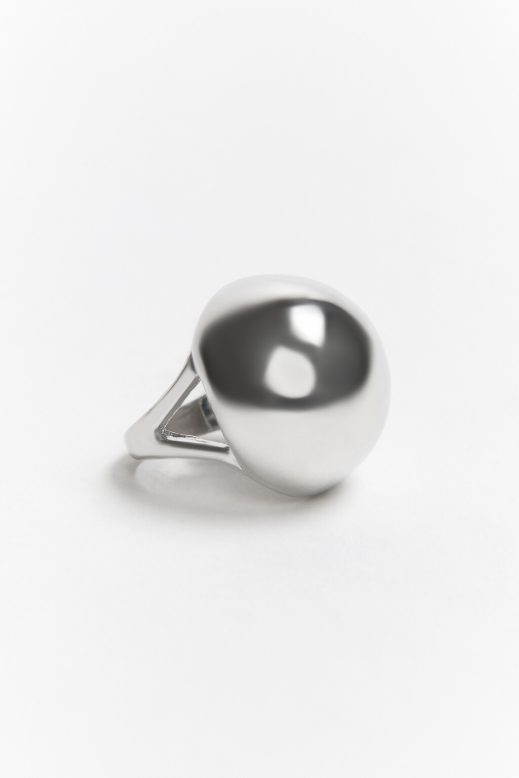 Кольцо с объемным декором - цвет серый - 2