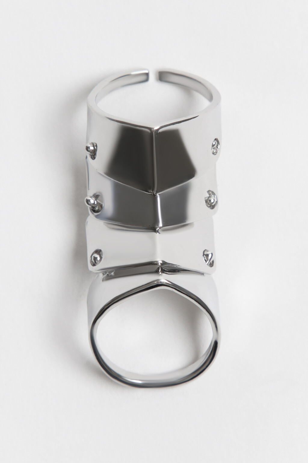 Кольцо в виде доспеха - цвет серый - 1