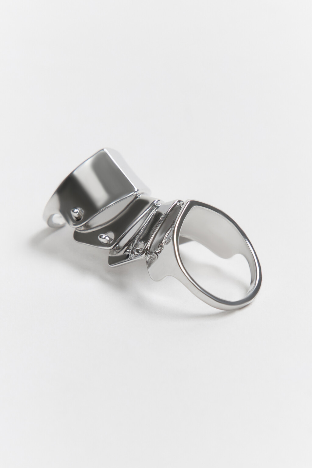 Кольцо в виде доспеха - цвет серый - 2