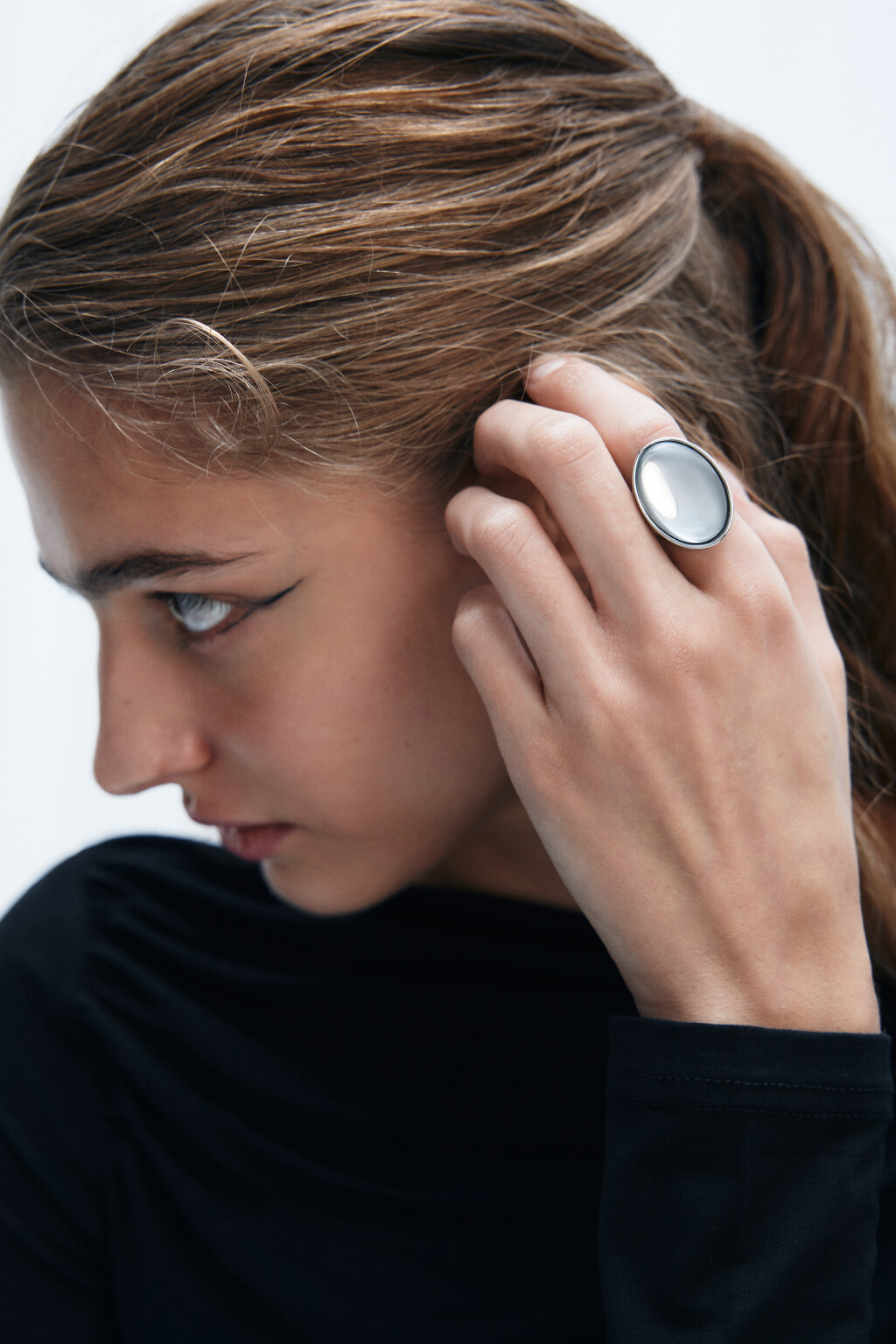 Кольцо с декоративной вставкой - цвет серый - 1