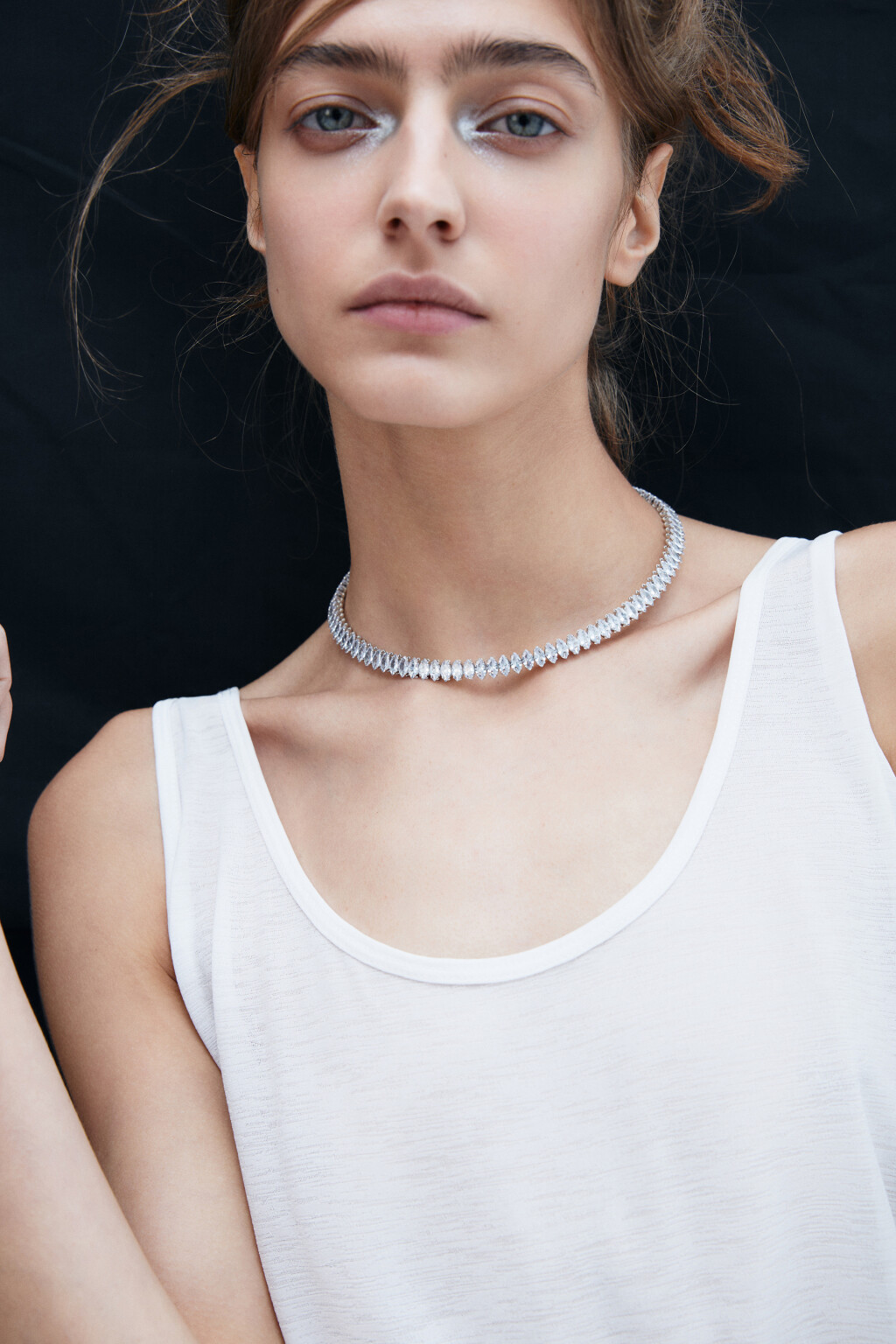 Колье-обруч со стразами - цвет серый - 2