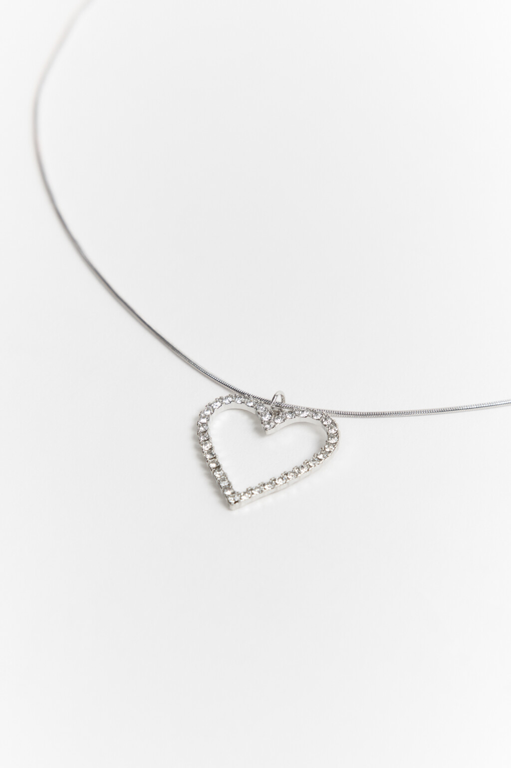 Цепочка с сердечком и стразами - цвет серый - 2