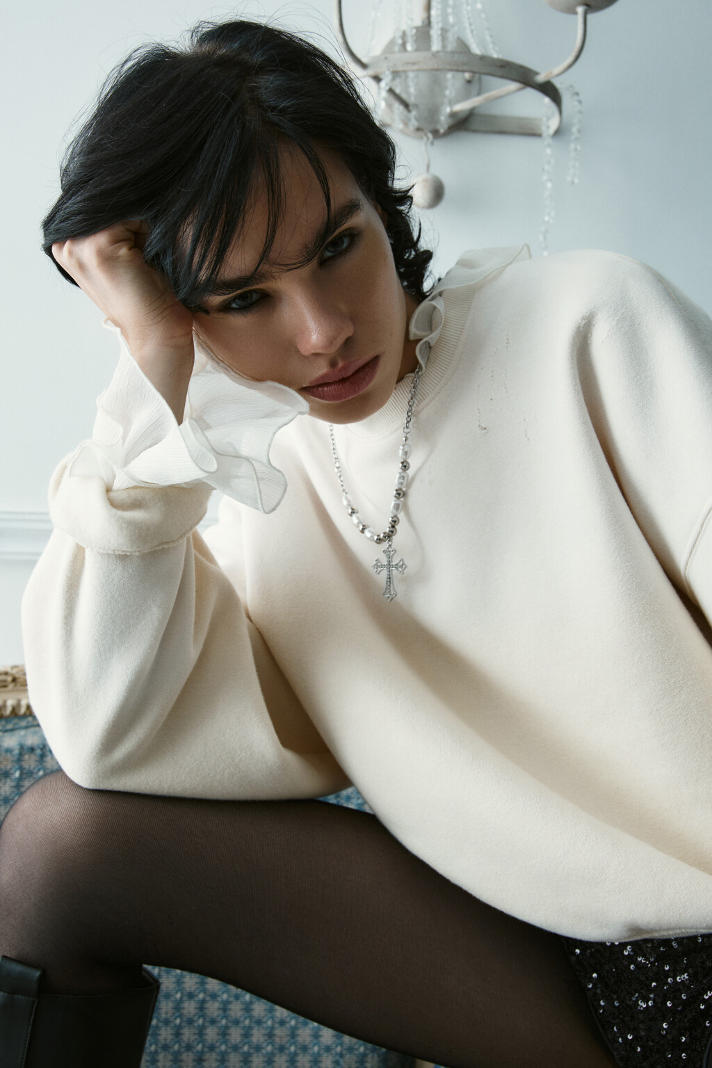 Цепочка с подвеской-крестом и стразами - цвет серый - 1