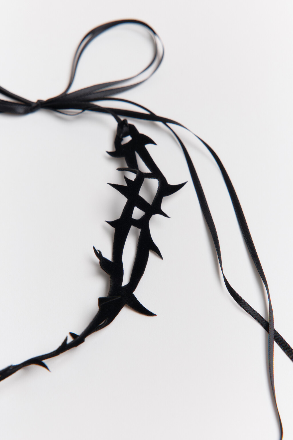 Колье-чокер с узором - цвет серый - 2