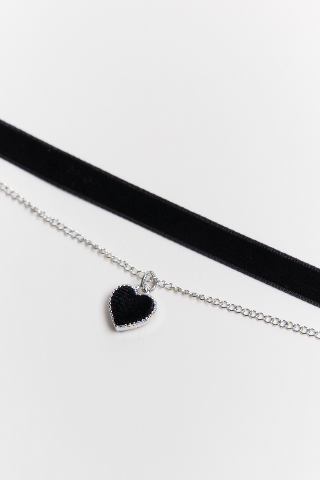 Чокер бархатный с цепочкой и сердечком - цвет черный - 2