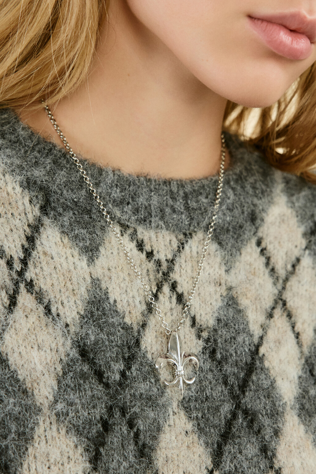 Цепочка серебристая с подвеской - цвет серый - 1