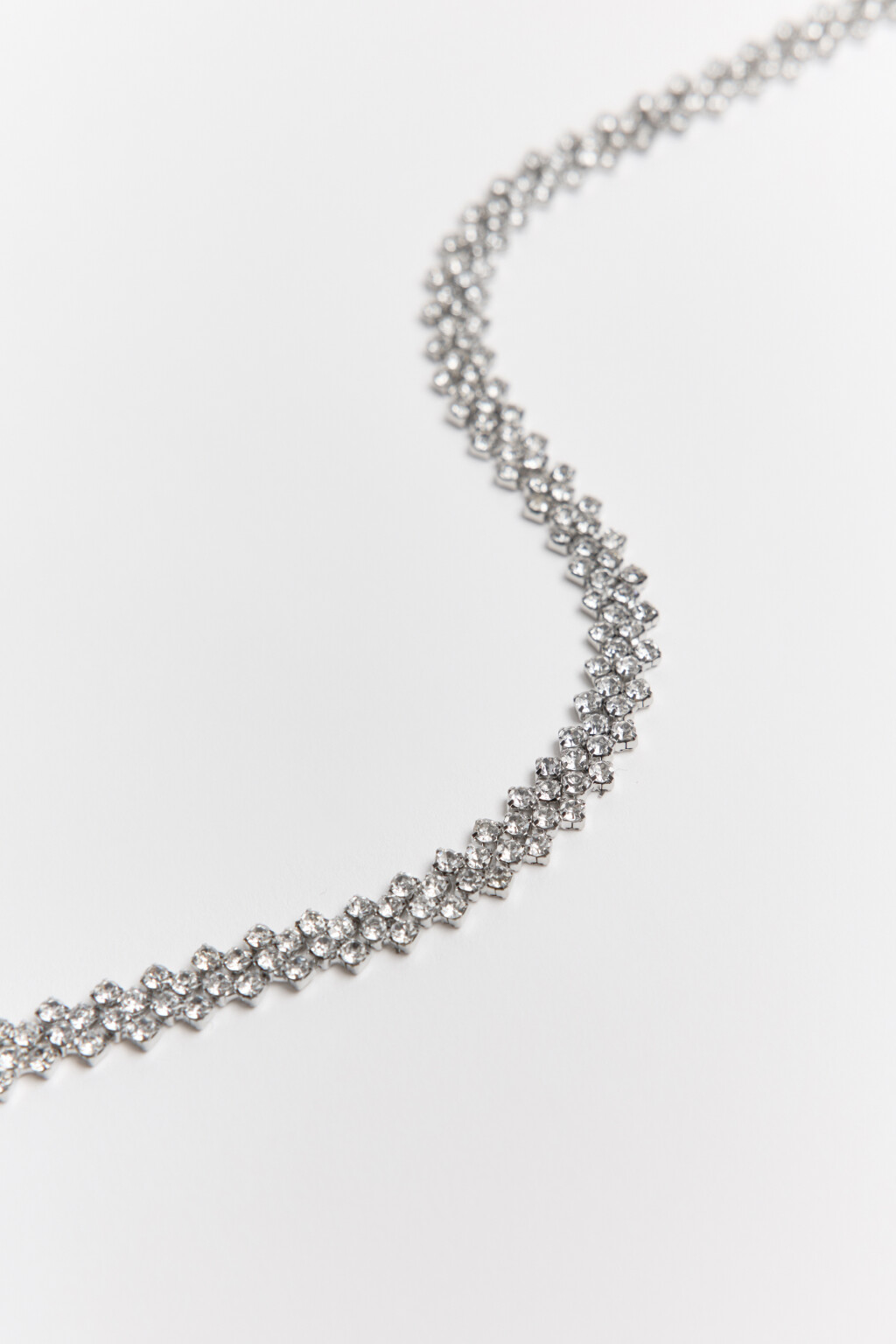 Колье-цепочка со стразами - цвет серый - 2