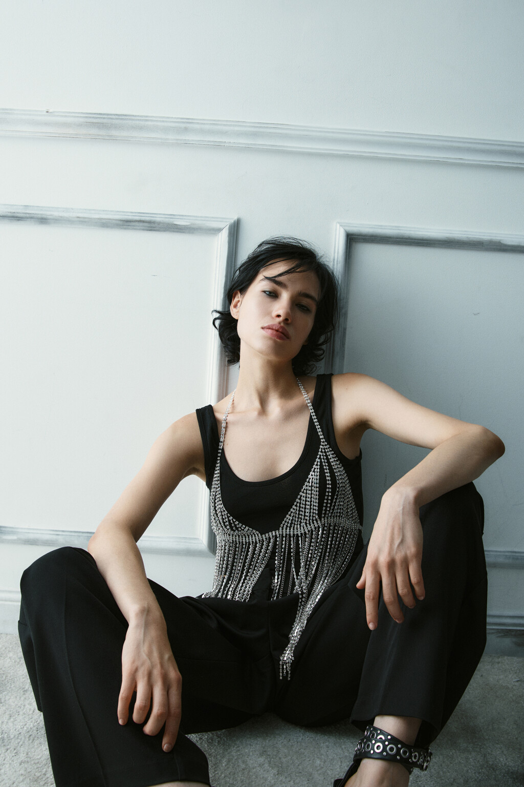 Цепочка-бра на тело со стразами - цвет серый - 1