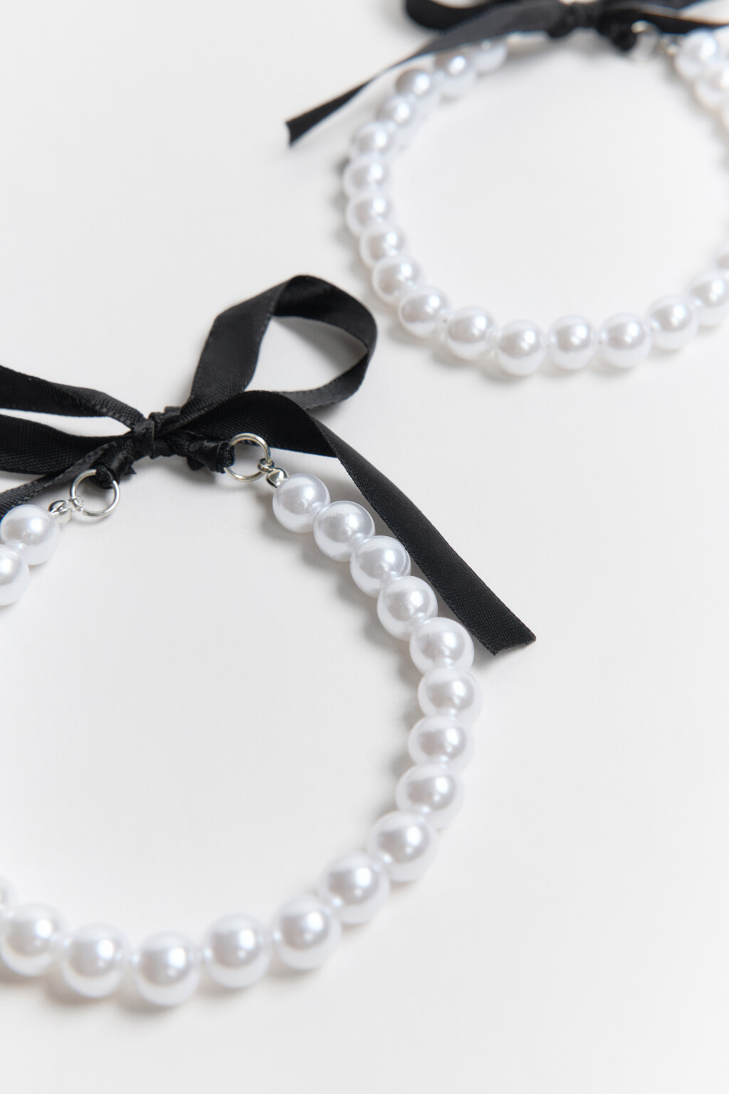 Набор браслетов на щиколотку с бантиками (2 штуки) - цвет серый - 2