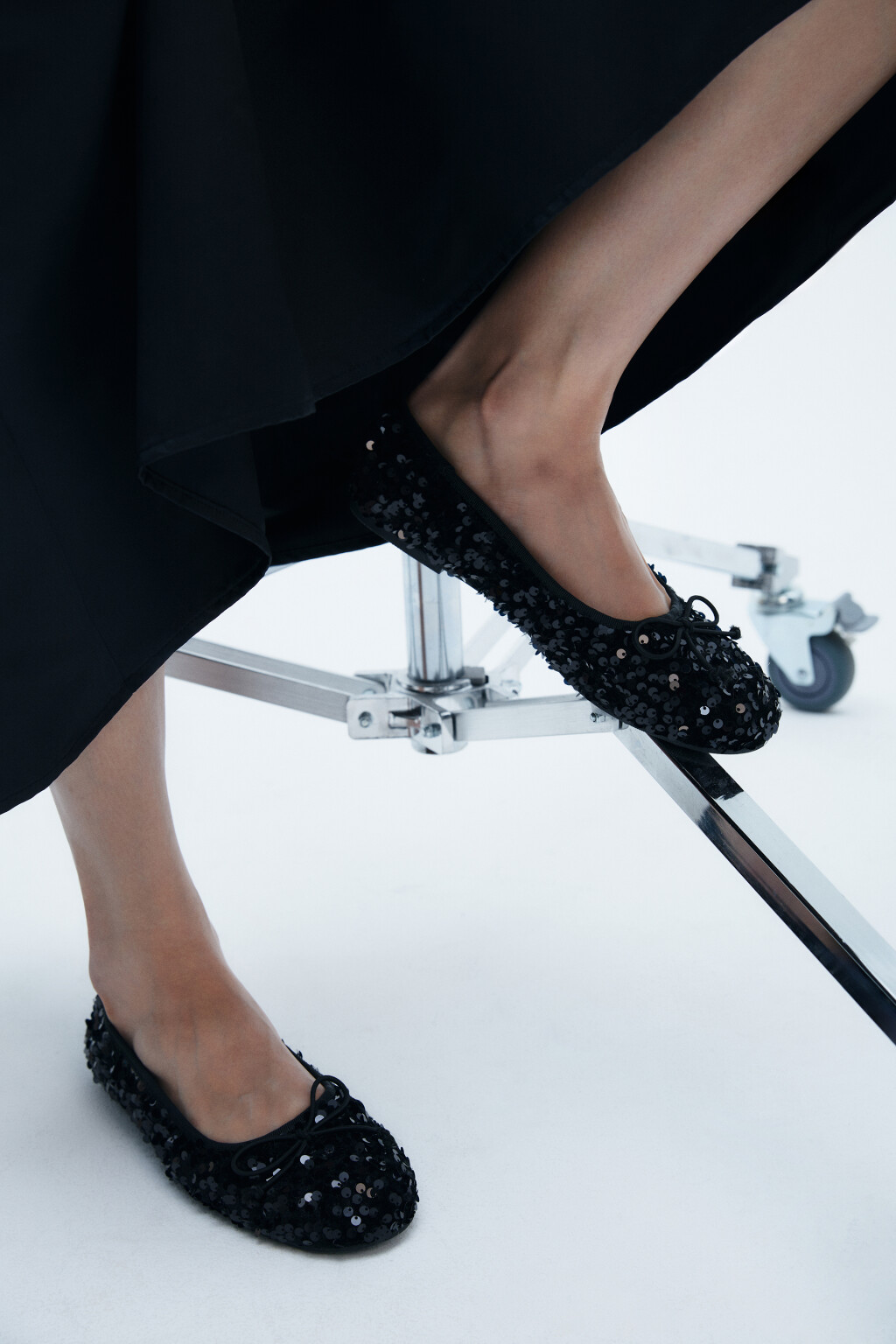 Балетки с пайетками и бантиком - цвет черный - 3