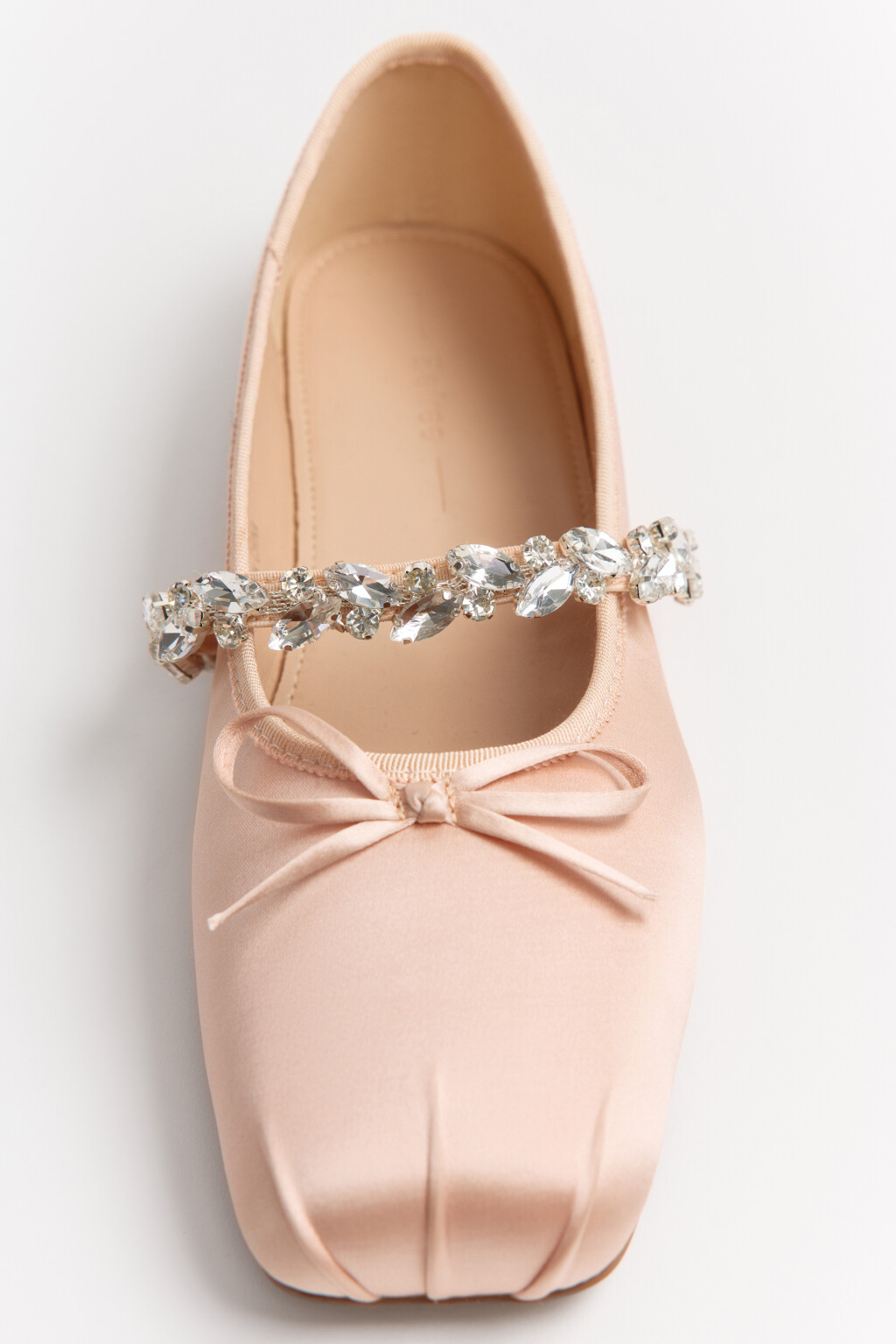 Балетки атласные с ремешком и стразами - цвет бежевый - 3