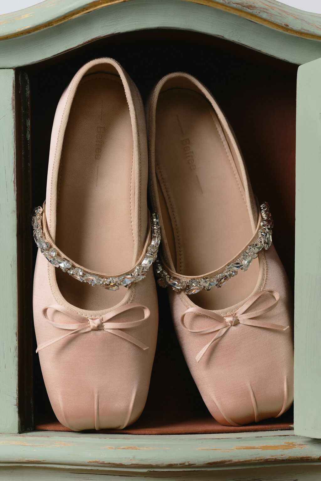 Балетки атласные с ремешком и стразами - цвет бежевый - 1