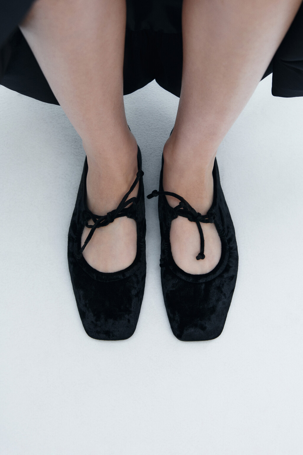 Балетки бархатные с завязками - цвет черный - 3