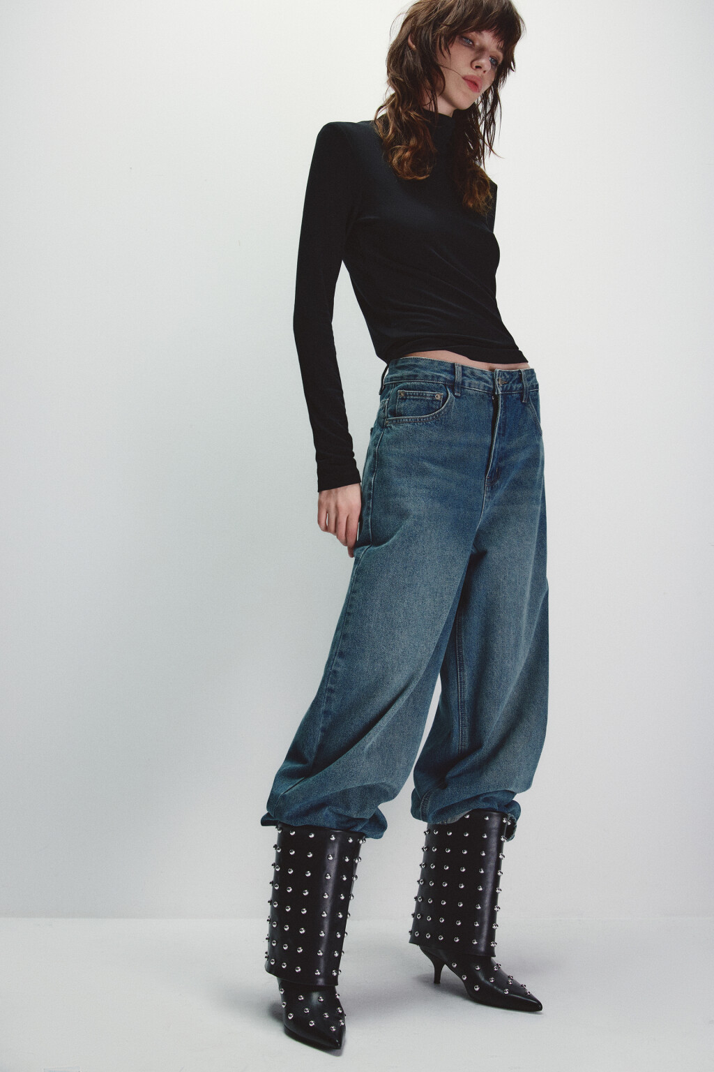 Сапоги с широким голенищем и заклепками - цвет черный - 2