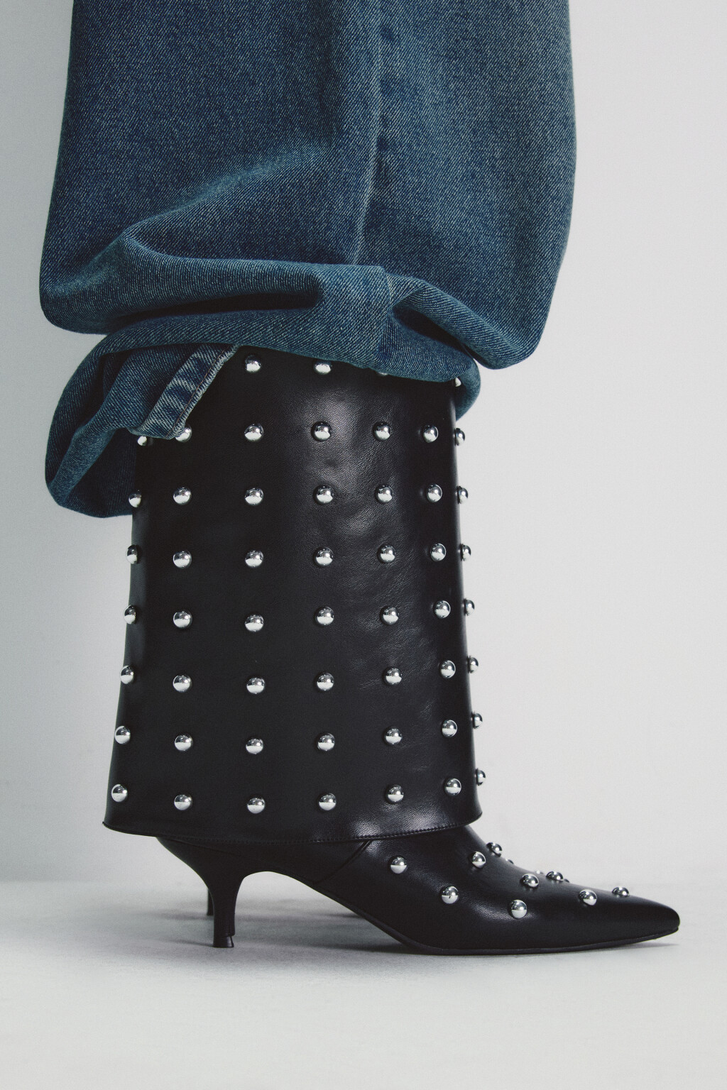 Сапоги с широким голенищем и заклепками - цвет черный - 1
