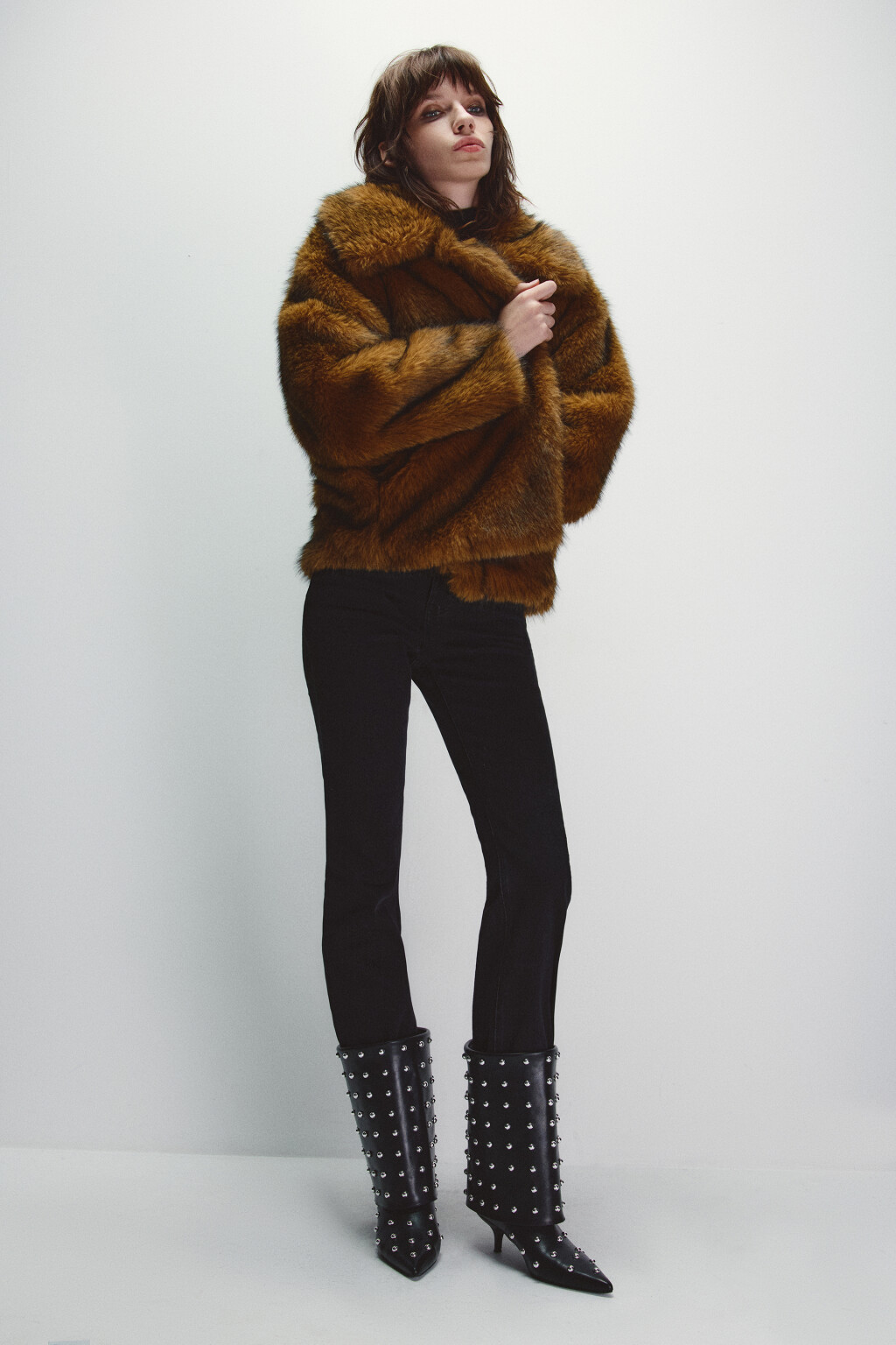 Сапоги с широким голенищем и заклепками - цвет черный - 3