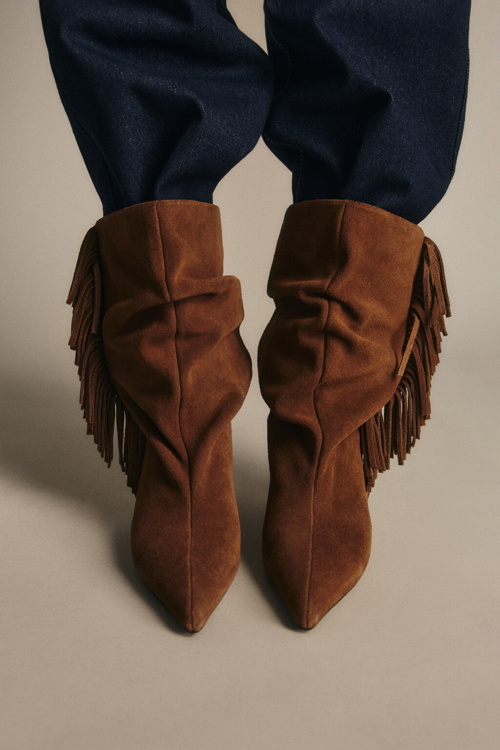 Полусапоги из замши с бахромой - цвет бежевый - 11
