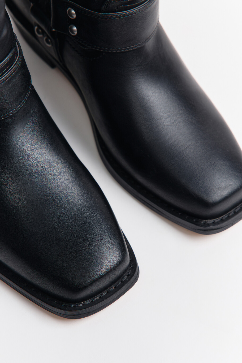 Сапоги-чопперы на скошенном каблуке - цвет черный - 8