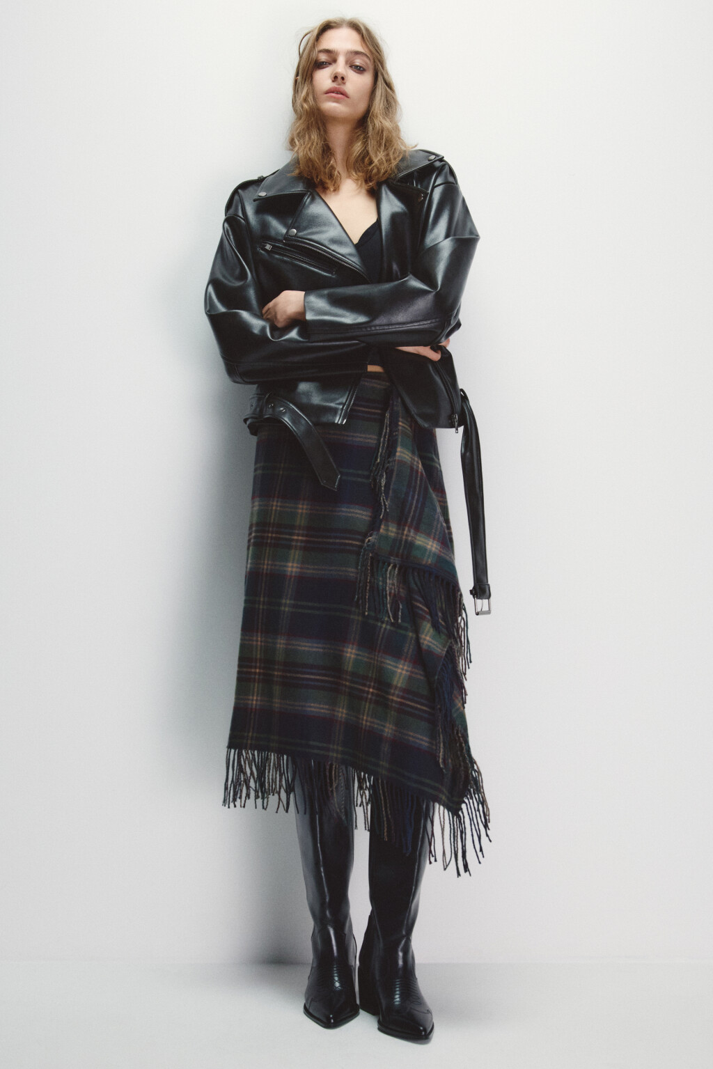 Сапоги-казаки высокие с узором - цвет черный - 4