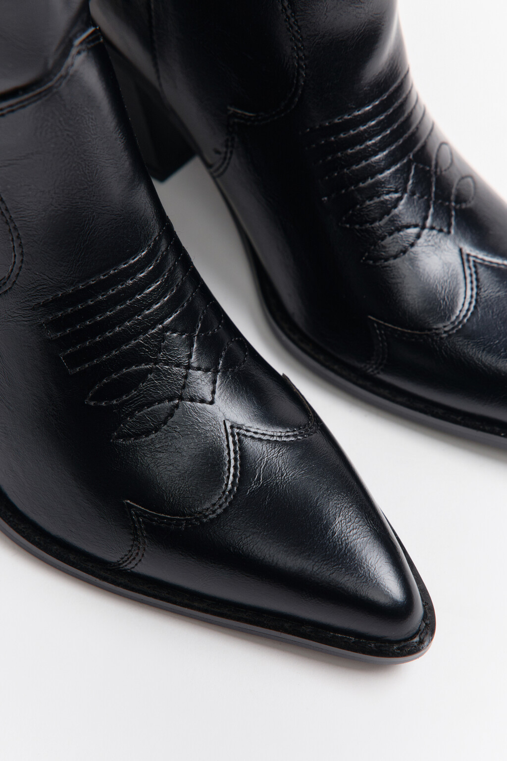 Сапоги-казаки высокие с узором - цвет черный - 10