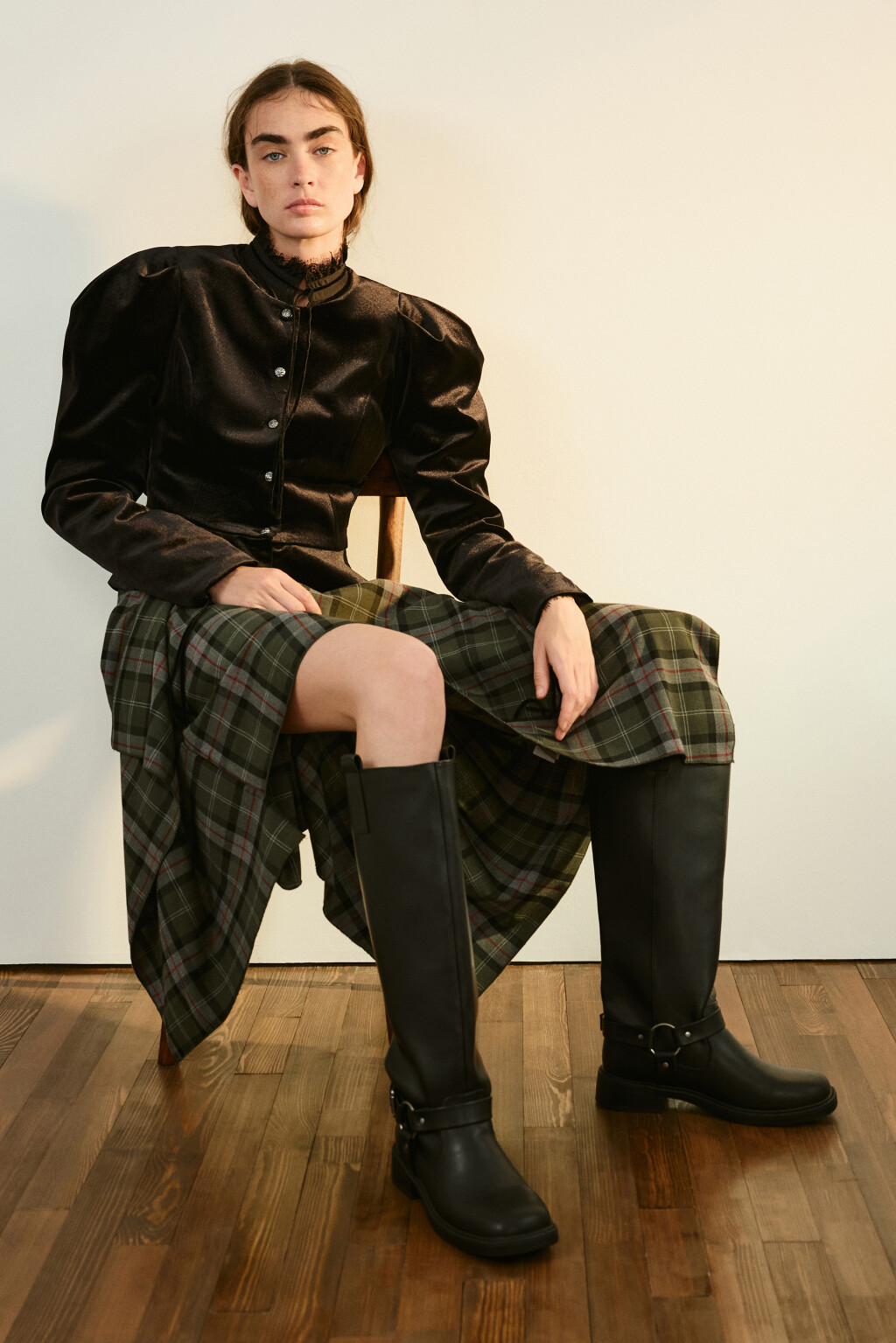 Сапоги-чопперы высокие с пряжками - цвет черный - 1