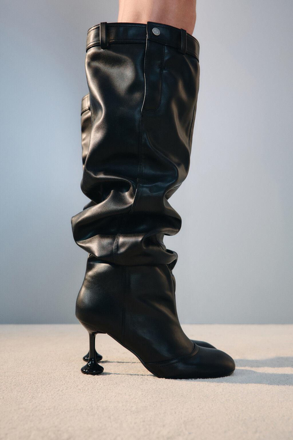 Сапоги на фигурном каблуке - цвет черный - 9