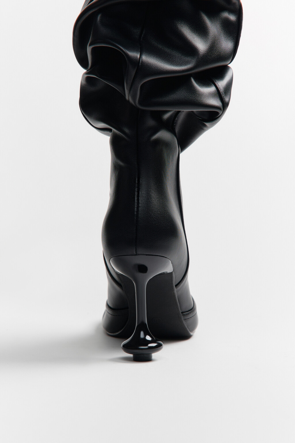 Сапоги на фигурном каблуке - цвет черный - 5