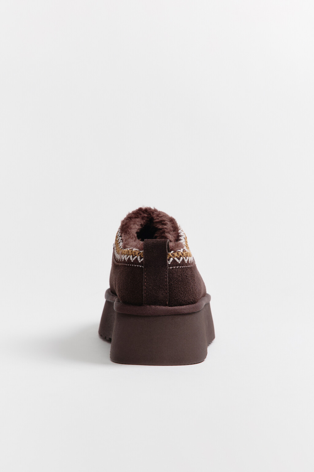 Ботинки-угги замшевые с вышивкой - цвет коричневый - 9