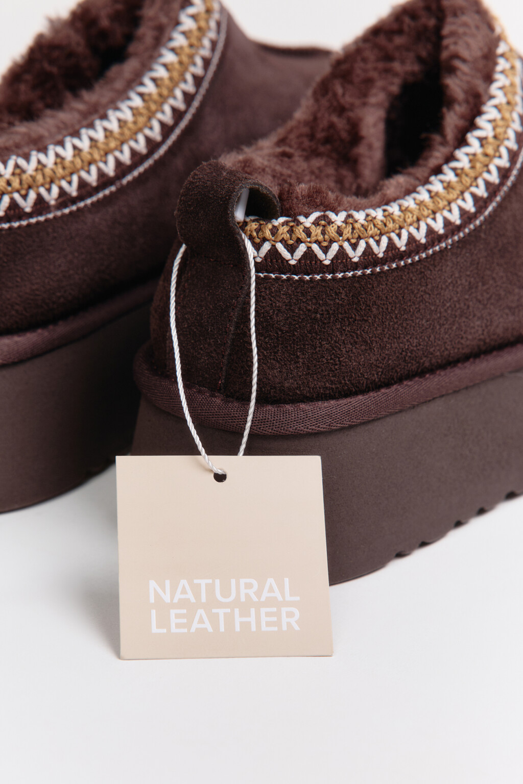 Ботинки-угги замшевые с вышивкой - цвет коричневый - 11