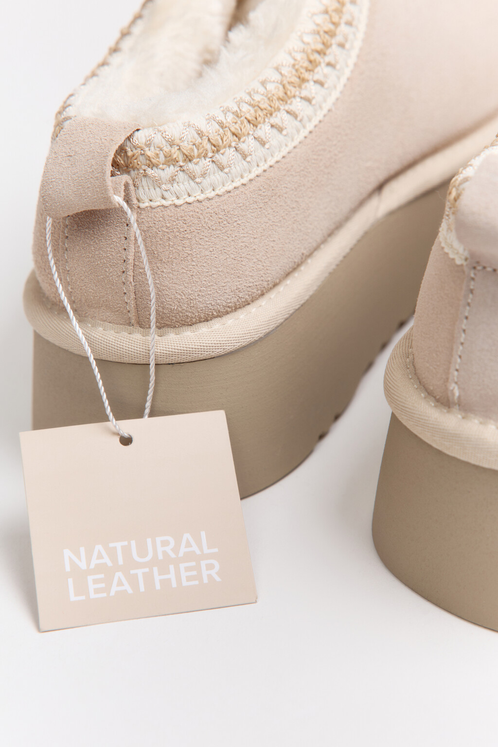 Ботинки-угги замшевые с вышивкой - цвет серый - 10