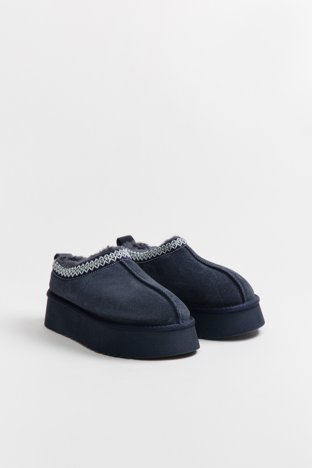 Ботинки-угги замшевые с вышивкой - цвет синий - 4