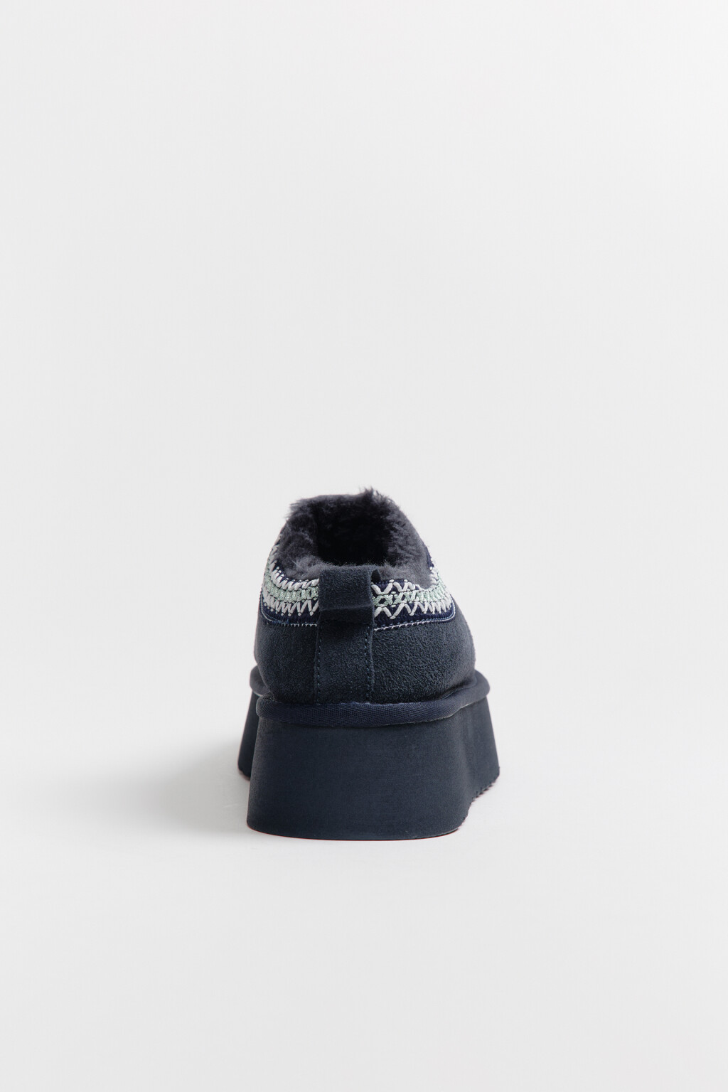 Ботинки-угги замшевые с вышивкой - цвет синий - 7