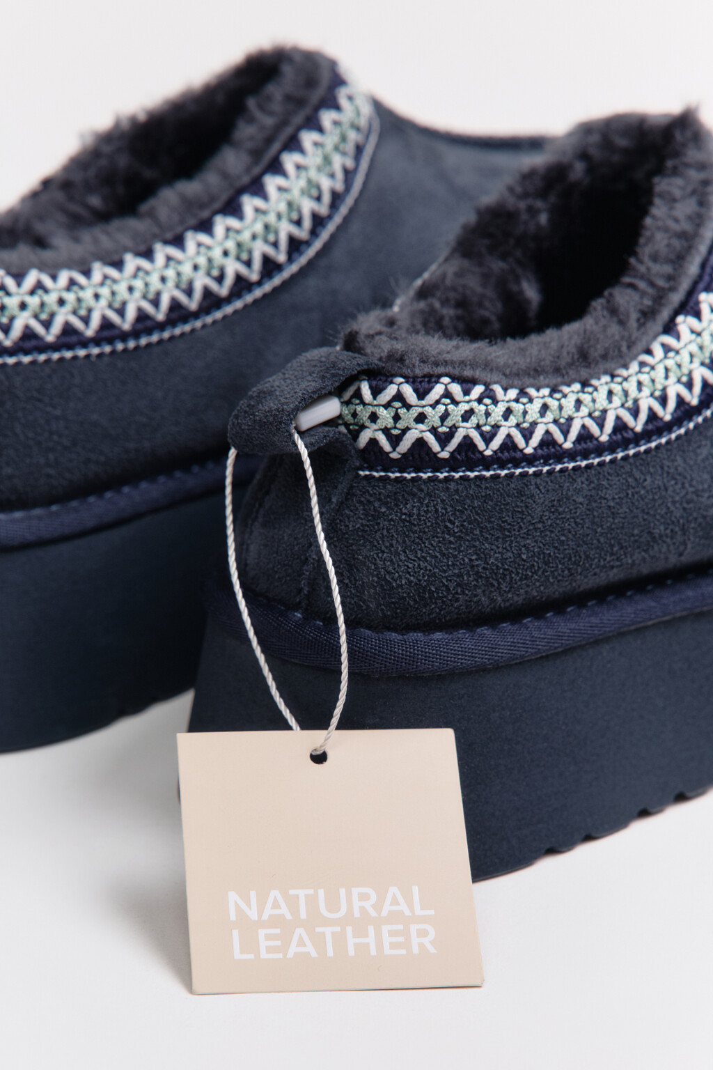Ботинки-угги замшевые с вышивкой - цвет синий - 9