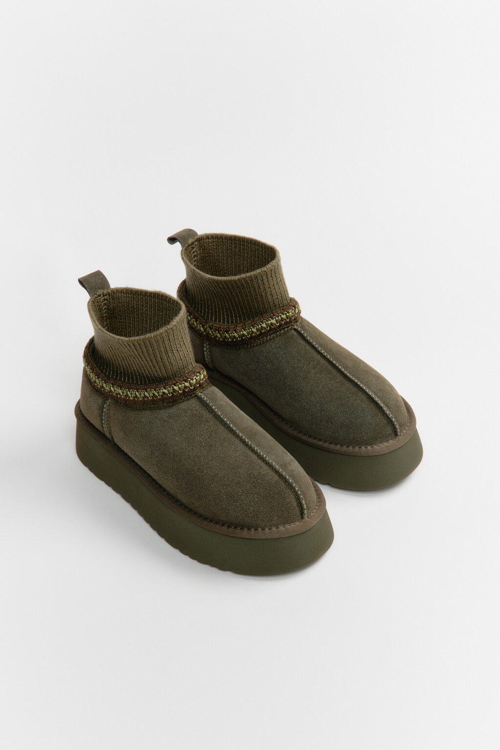 Ботинки-угги замшевые с вышивкой - цвет зеленый - 7