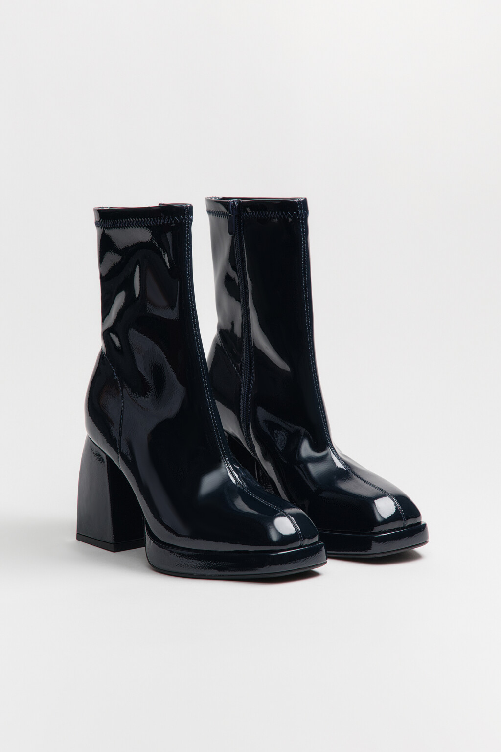 Ботильоны лаковые на массивном каблуке - цвет синий - 8