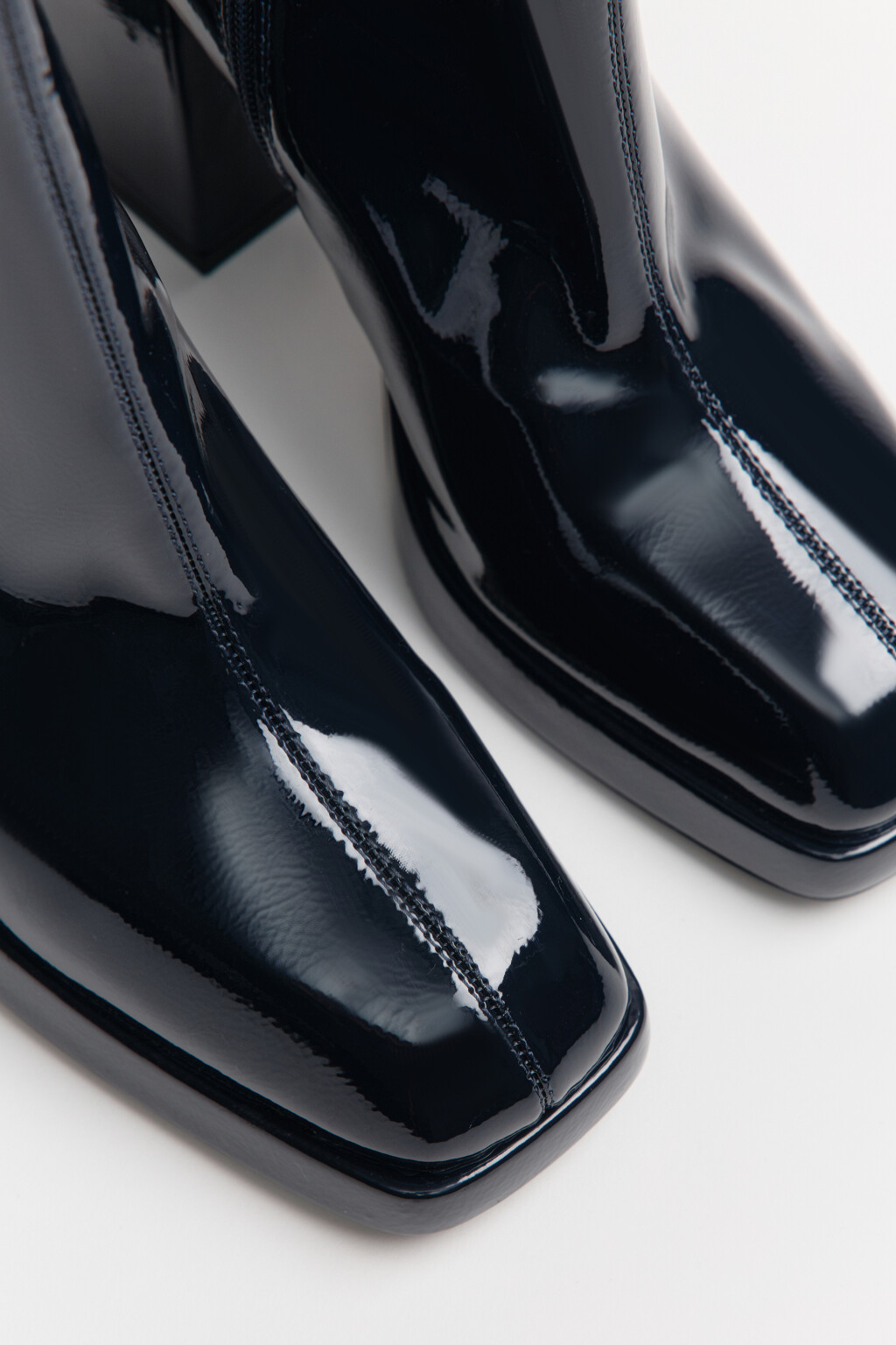 Ботильоны лаковые на массивном каблуке - цвет синий - 10